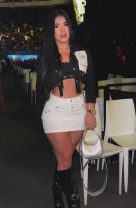 658481373: Chica busca chico en Orense