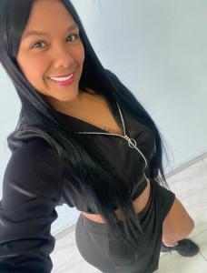 641772203: Chica busca chico en Gerona