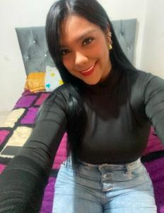 641772203: Chica busca chico en Gerona