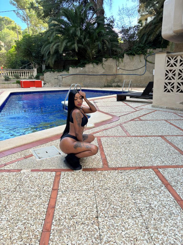 661523189: Chica busca chico en Mallorca