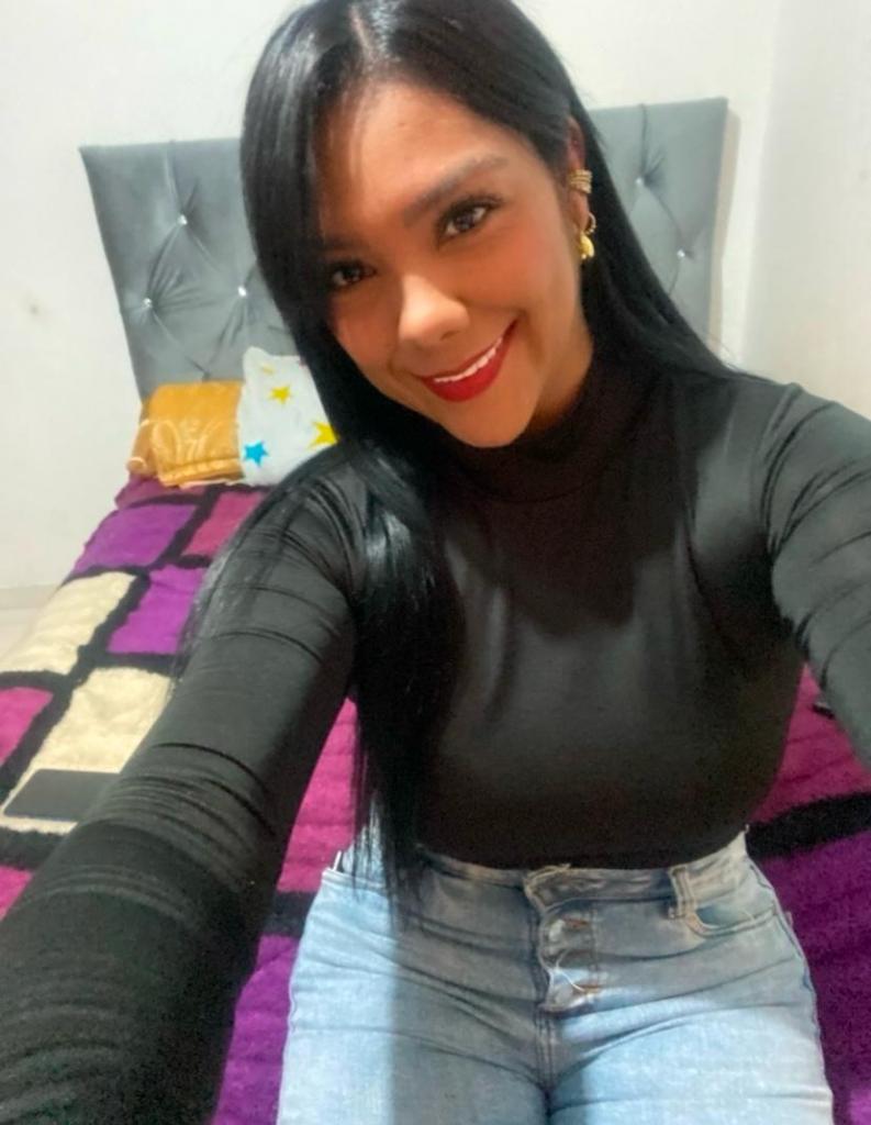 641772203: Chica busca chico en Gerona