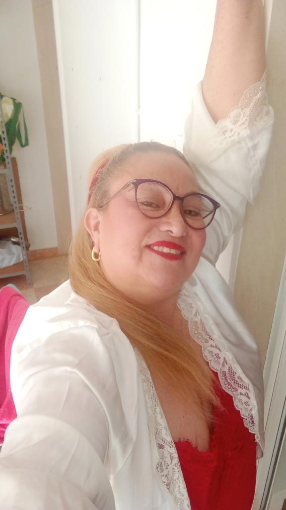 Chica busca chico en Alicante: Chica busca chico