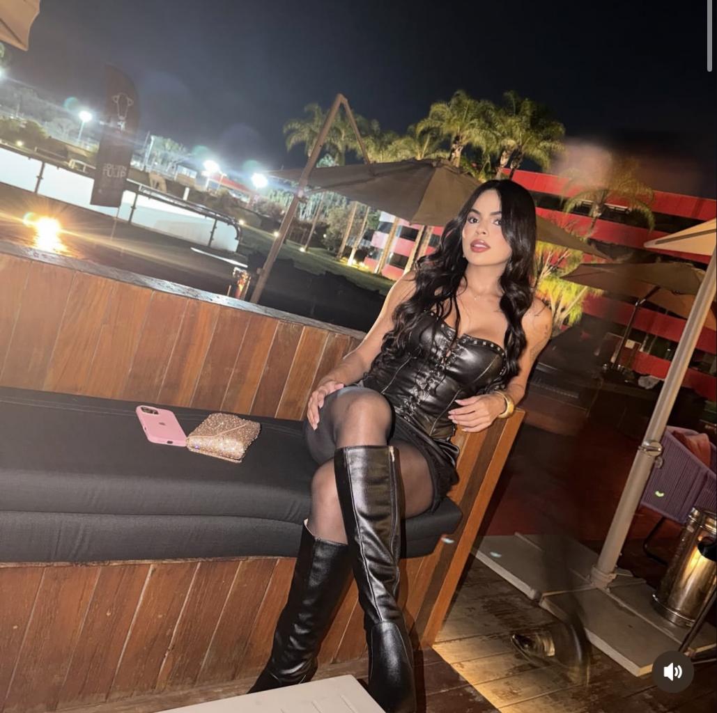 627544895: Chica busca chico en La Coruña
