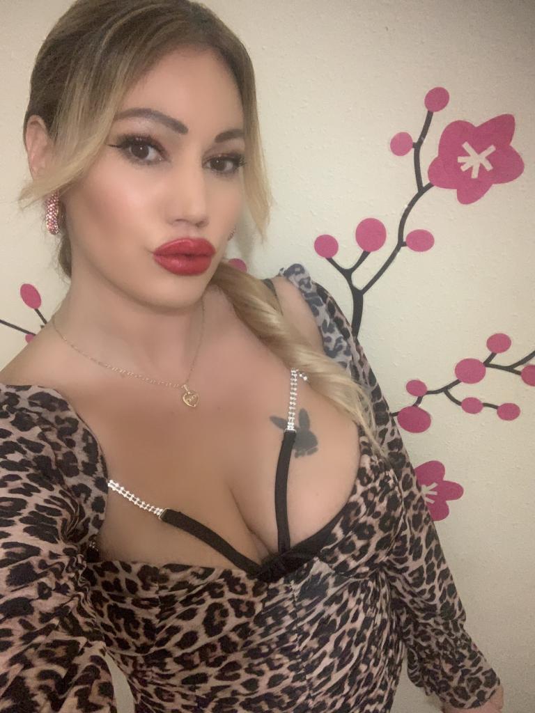 629714380: Chica busca chico en Cantabria
