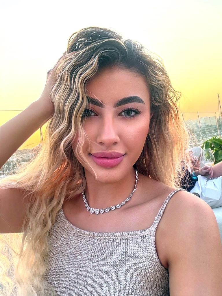 Chica busca chico en Alicante: Chica busca chico