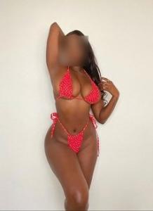 613787625: Chica busca chico en Cádiz