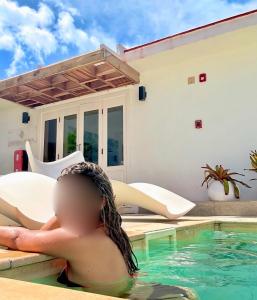 613761211: Chica busca chico en Sevilla