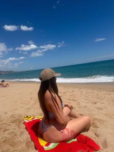 670687214: Chica busca chico en Gerona