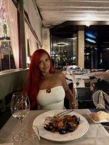685442577: Chica busca chico en Barcelona