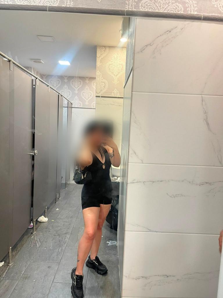 697537036: Chica busca chico en Madrid