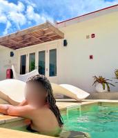 613761211: Chica busca chico en Sevilla