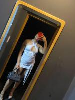 647333906: Chica busca chico en Madrid
