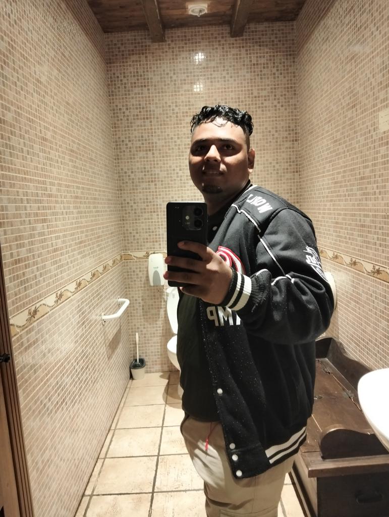 602555079: Chico busca chica en Sevilla