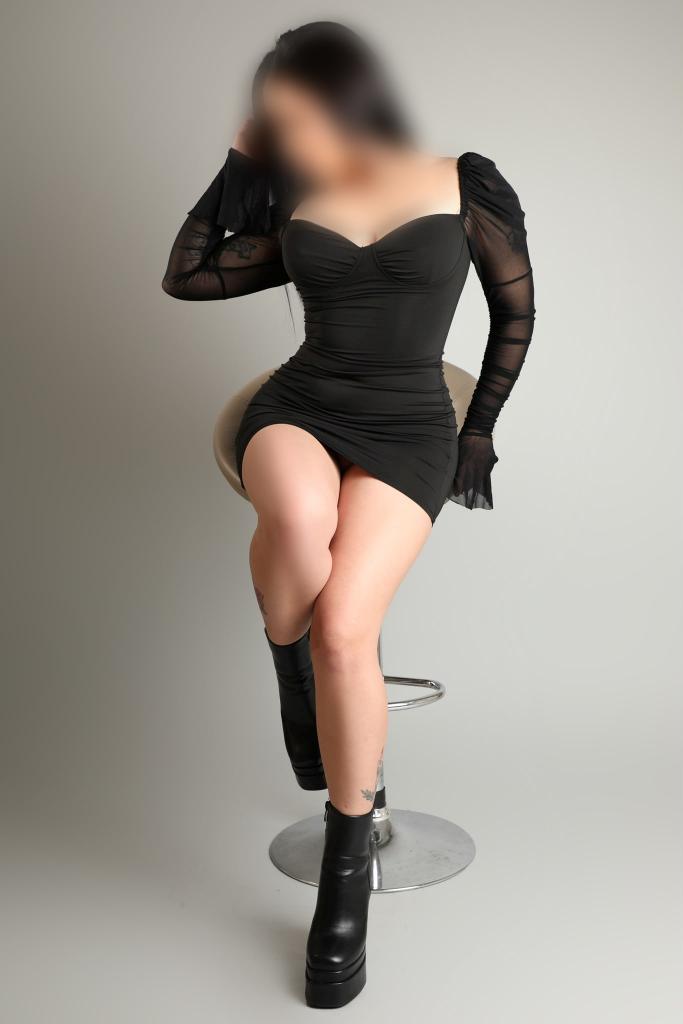 697537036: Chica busca chico en Madrid