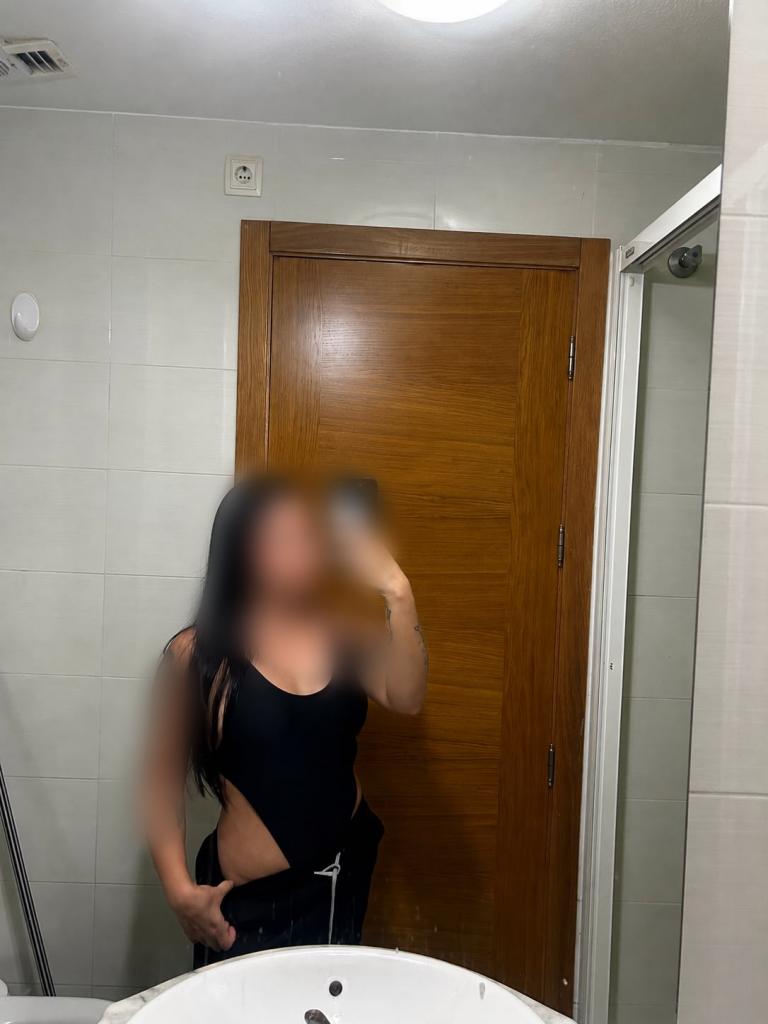 697537036: Chica busca chico en Madrid
