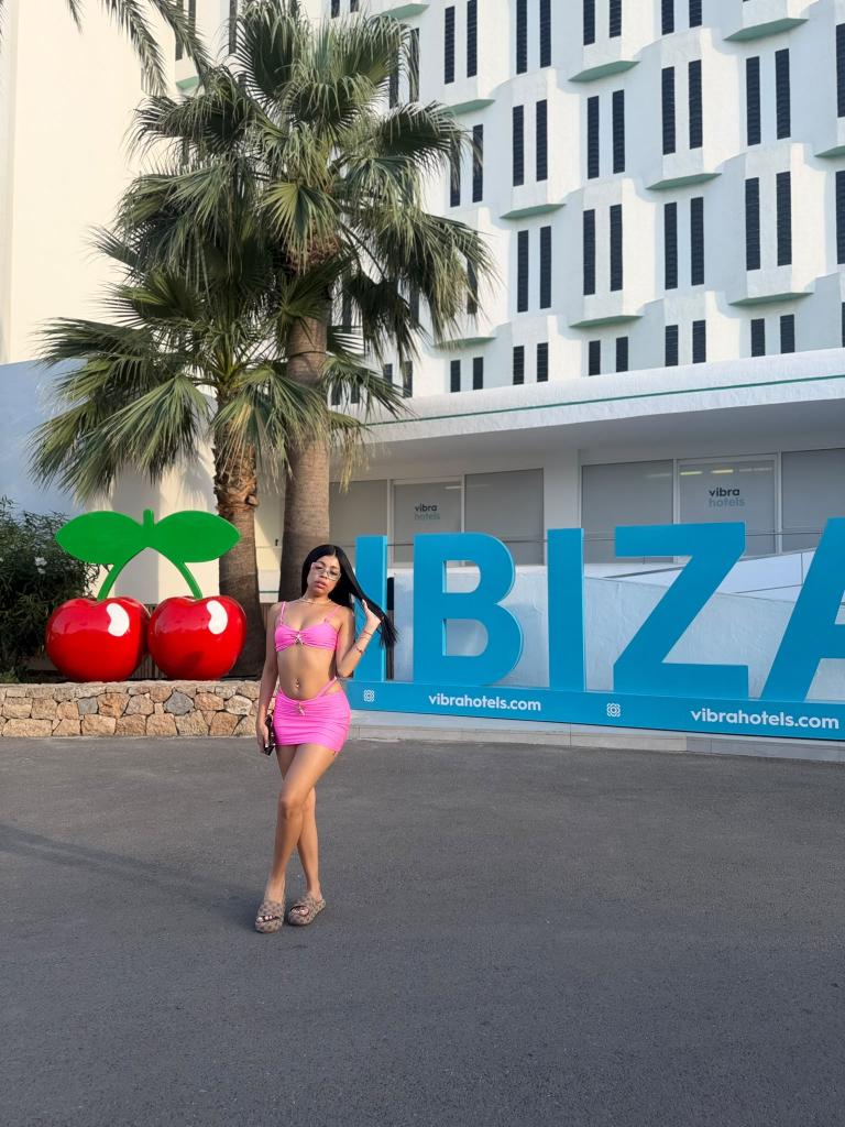 Chica busca chico en Ibiza: 