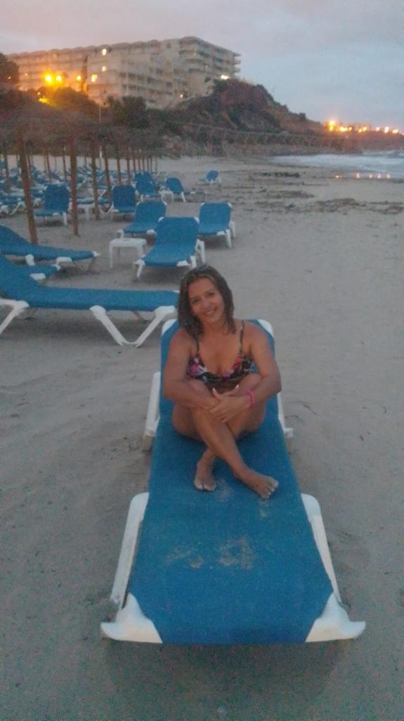 614240181: Chica busca chico en Murcia