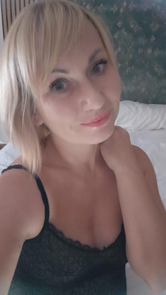 667796035: Chica busca chico en Murcia