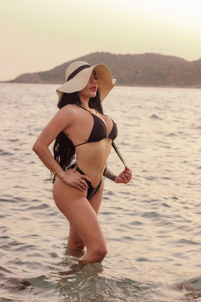 667606175: Chica busca chico en Valencia