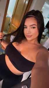 677841866: Chica busca chico en Barcelona