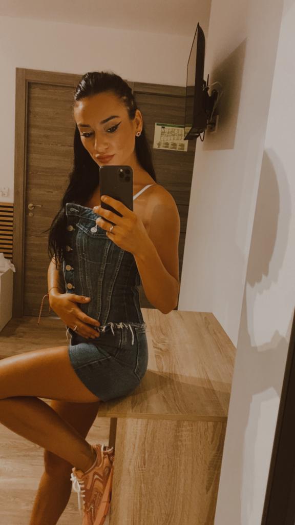 671460483: Chica busca chico en Gerona