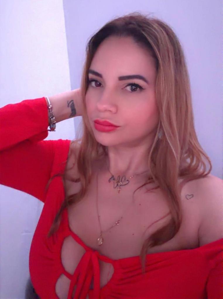 647644034: Chica busca chico en Ibiza