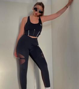 613773485: Chica busca chico en Barcelona