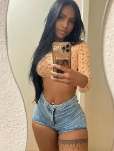 674379860: Chica busca chico en Barcelona
