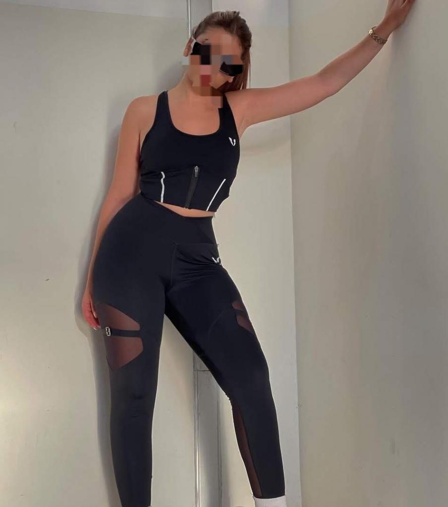 613773485: Chica busca chico en Barcelona