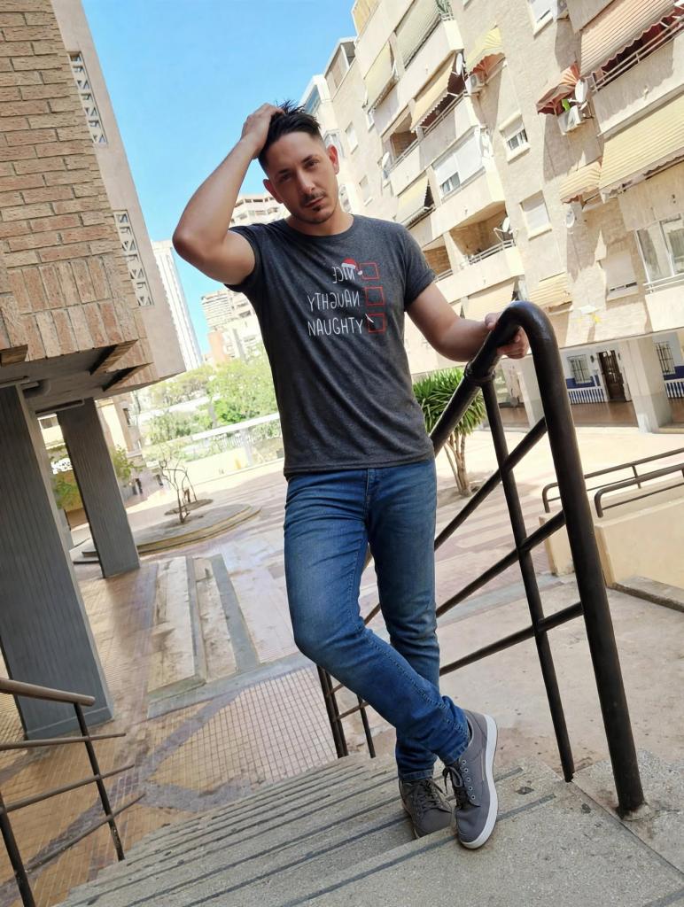 673051219: Chica busca chico en Alicante