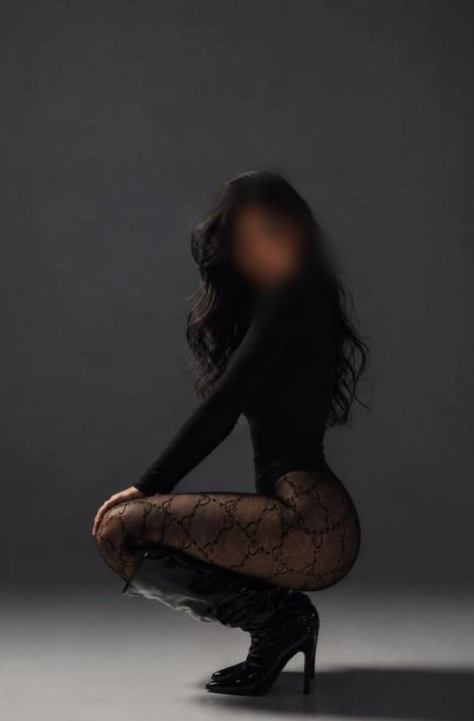 611271119: Chica busca chico en Barcelona