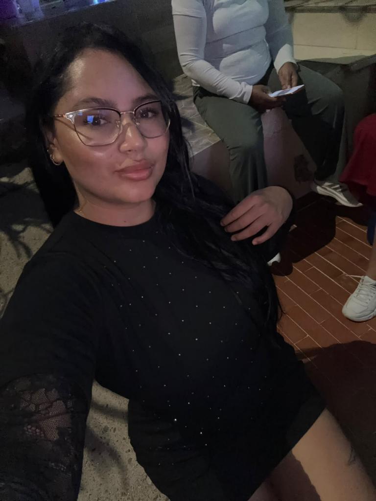 697624169: Chica busca chico en Málaga
