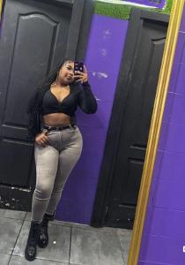 610329307: Chica busca chico en Sevilla