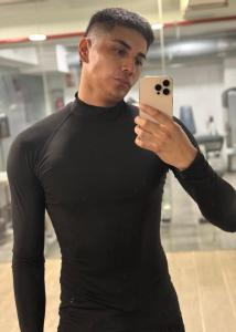 664014126: Chico busca chica en Barcelona