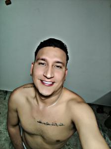 667839646: Chico busca chica en Valencia