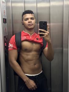 631780828: Chico busca chica en Barcelona