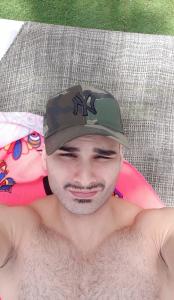 610657829: Chico busca chica en Zaragoza