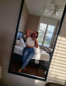 664389681: Chica busca chico en Barcelona