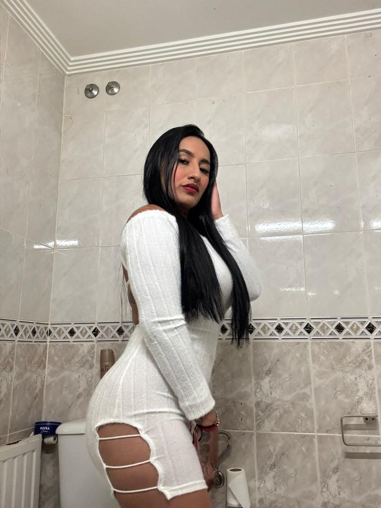 677706637: Chica busca chico en Almería