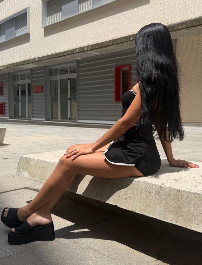 667575803: Chica busca chico en Sevilla