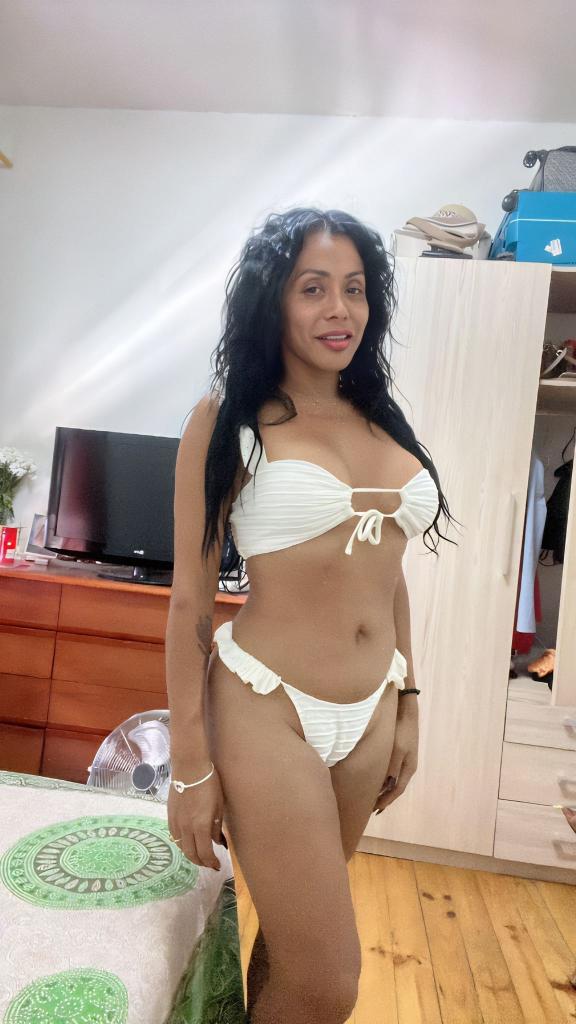 671523795: Transexual en León