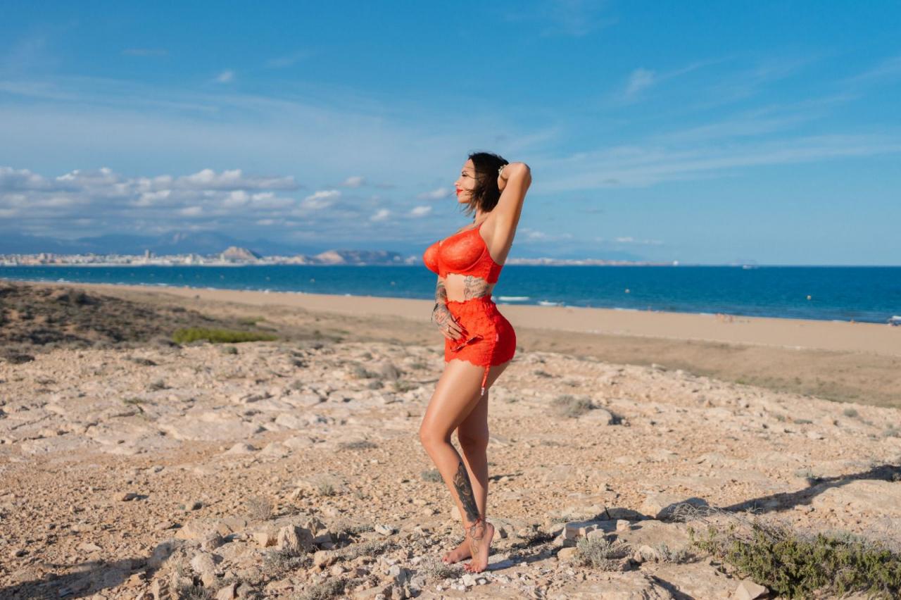Chica busca chico en Alicante: Chica busca chico