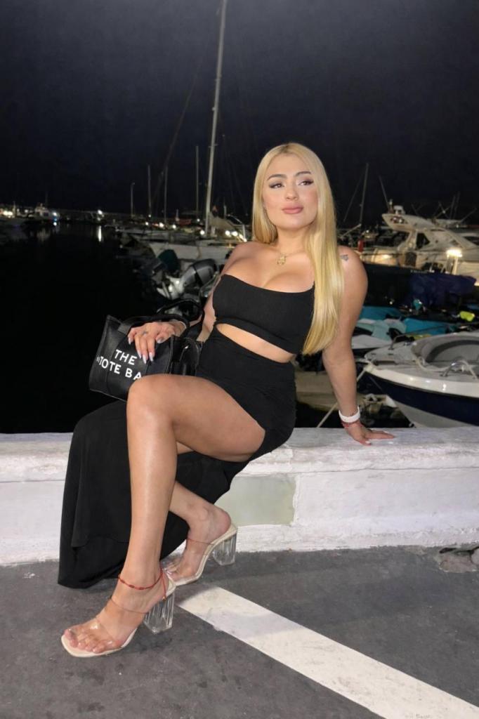 670359306: Chica busca chico en Málaga