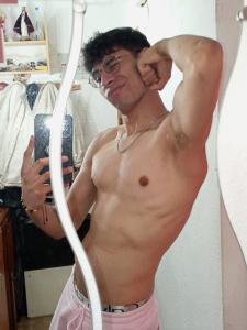 623736815: Chico busca chica en Madrid