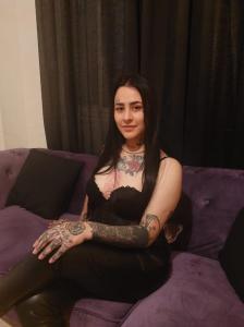 647315397: Chica busca chico en Madrid