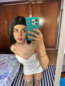 604237944: Travesti en León