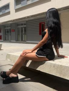 667575803: Chica busca chico en Sevilla