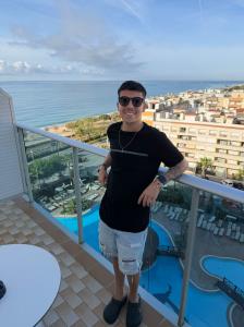 697111129: Chico busca chica en Barcelona