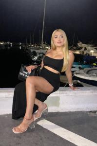 670359306: Chica busca chico en Málaga