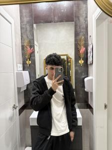 687728084: Chico busca chica en Barcelona